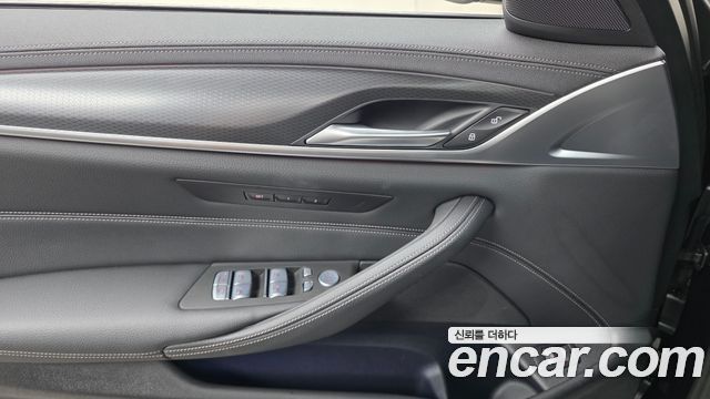BMW 5-Series 2023 — photo 27