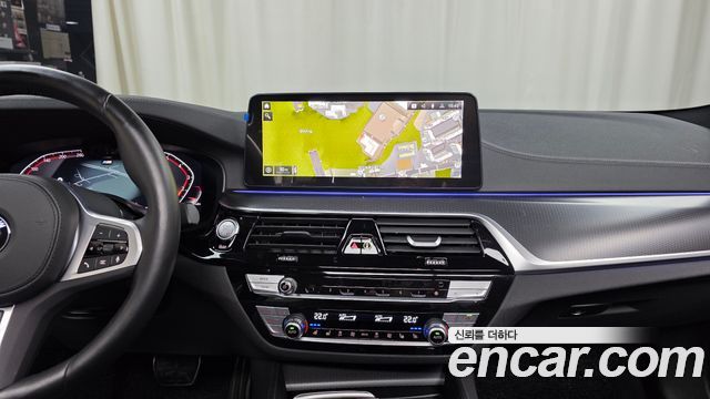 BMW 5-Series 2023 — photo 28