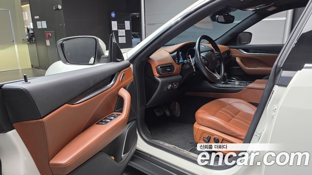 Maserati Levante 2018 — photo 13