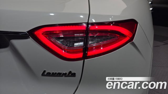 Maserati Levante 2018 — photo 9