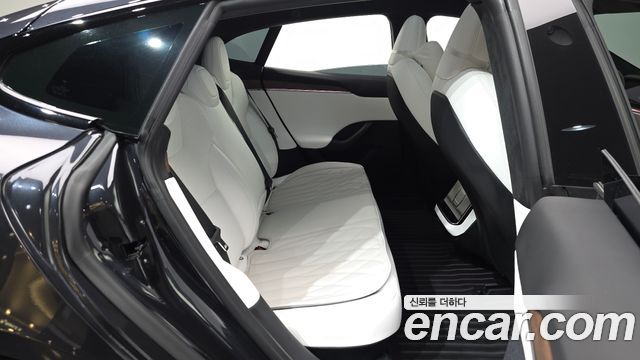 Tesla Model S 2026 — photo 11