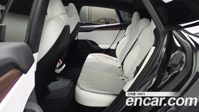 Tesla Model S 2026 — photo 12
