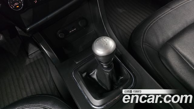 Kia K5 2011 — photo 9