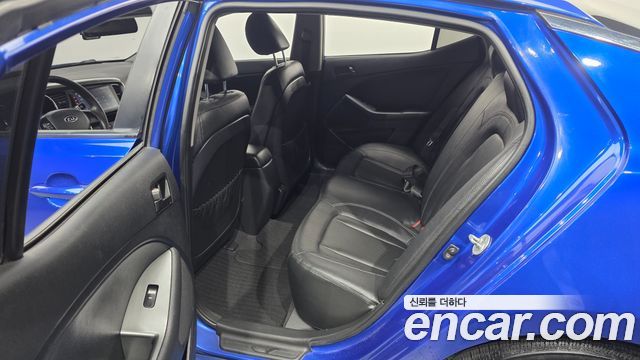 Kia K5 2011 — photo 11