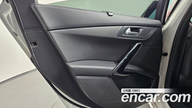 Peugeot 508 2017 — photo 15