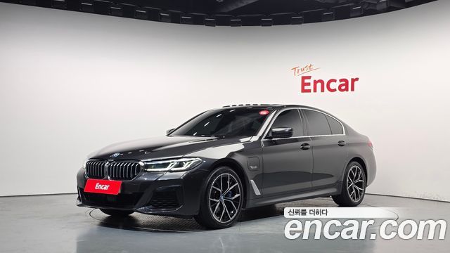 BMW 5-Series 2023 — photo 1