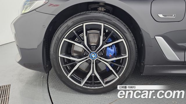 BMW 5-Series 2023 — photo 5