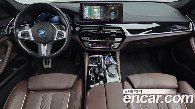 BMW 5-Series 2023 — photo 10