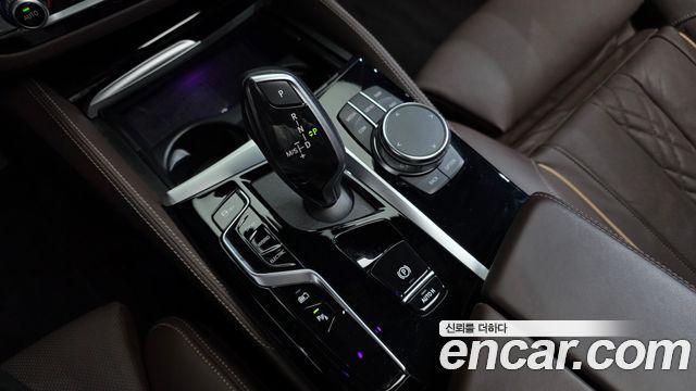 BMW 5-Series 2023 — photo 12