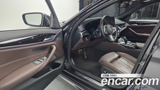 BMW 5-Series 2023 — photo 13