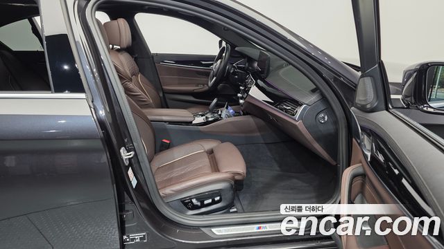 BMW 5-Series 2023 — photo 17
