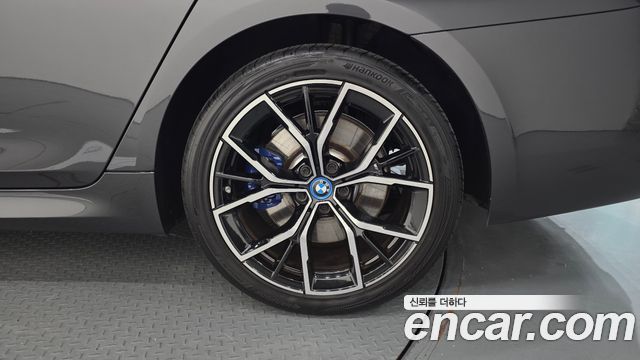 BMW 5-Series 2023 — photo 7