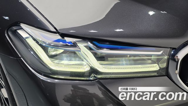 BMW 5-Series 2023 — photo 8