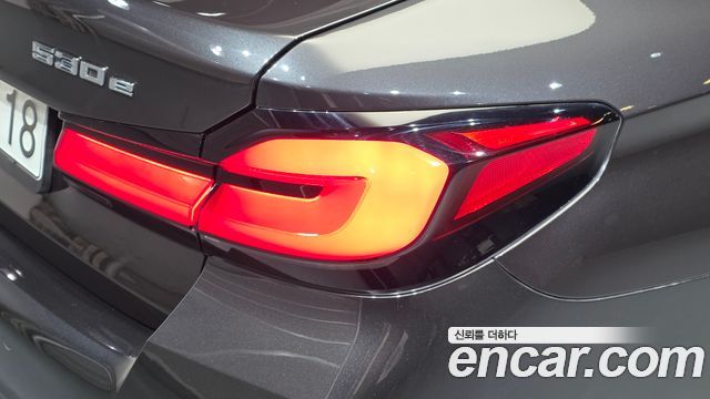 BMW 5-Series 2023 — photo 9