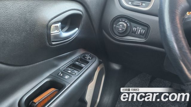 Jeep Renegade 2017 — photo 10