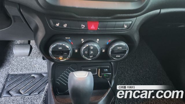Jeep Renegade 2017 — photo 13
