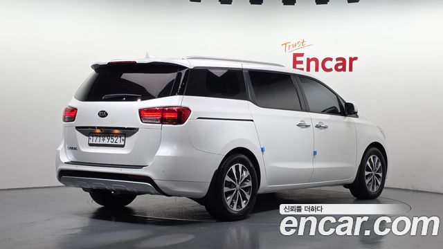 Kia Canival 2018 — photo 2