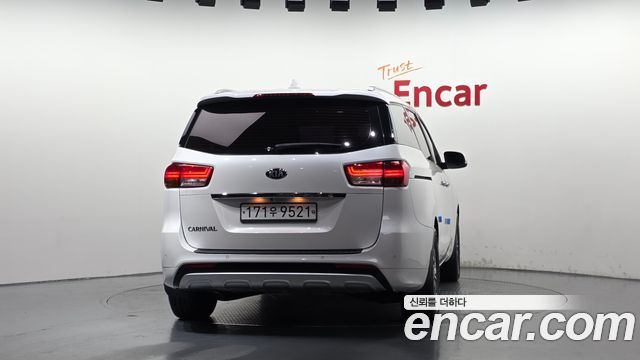 Kia Canival 2018 — photo 4
