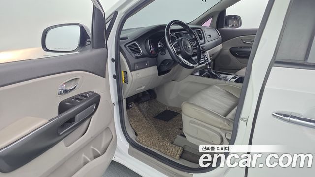 Kia Canival 2018 — photo 10
