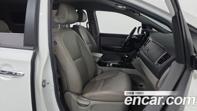 Kia Canival 2018 — photo 12