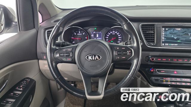 Kia Canival 2018 — photo 13
