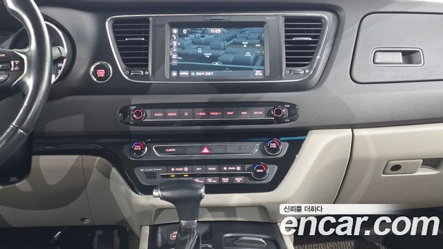Kia Canival 2018 — photo 14
