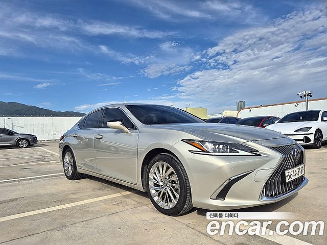 Lexus ES 2019 — photo 2