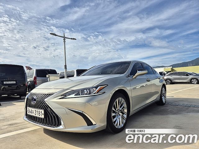 Lexus ES 2019 — photo 3