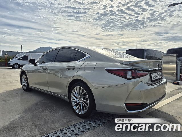 Lexus ES 2019 — photo 4