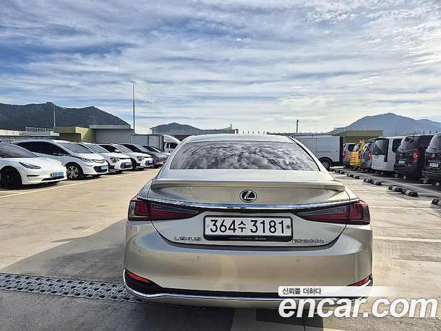 Lexus ES 2019 — photo 5