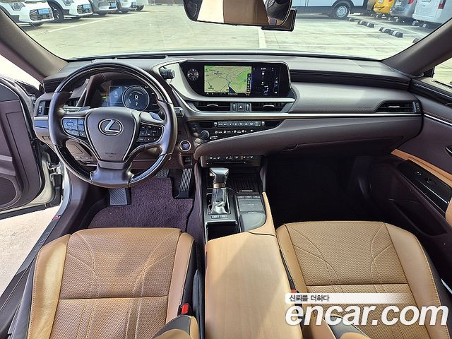 Lexus ES 2019 — photo 9