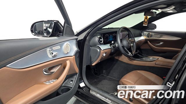 Mercedes-Benz E-Class 2021 — photo 13