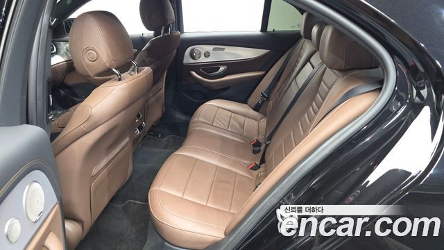 Mercedes-Benz E-Class 2021 — photo 17