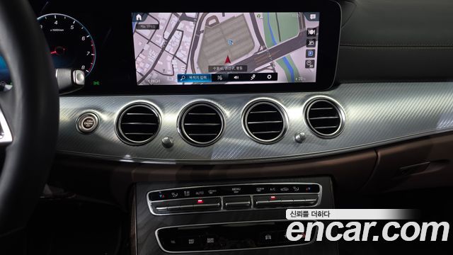 Mercedes-Benz E-Class 2021 — photo 18