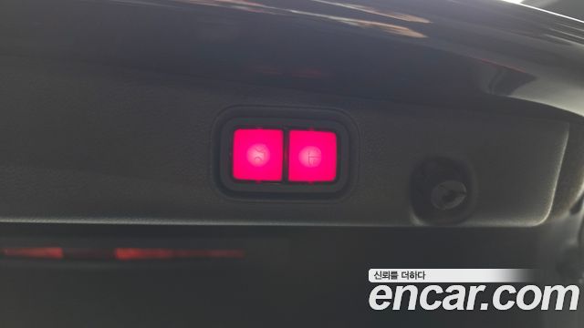 Mercedes-Benz E-Class 2021 — photo 24
