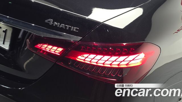 Mercedes-Benz E-Class 2021 — photo 9