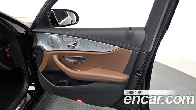 Mercedes-Benz E-Class 2021 — photo 14