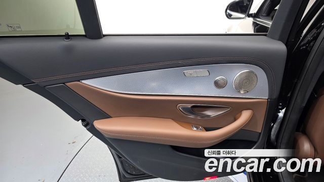 Mercedes-Benz E-Class 2021 — photo 15