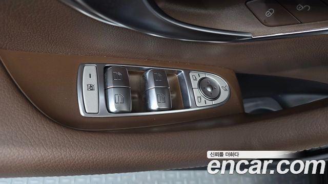 Mercedes-Benz E-Class 2021 — photo 29