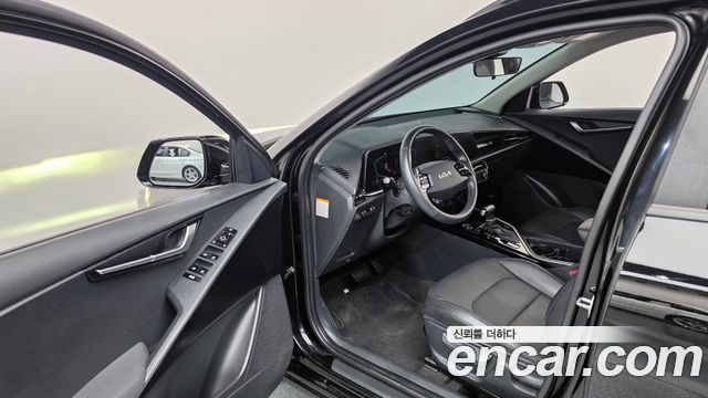 Kia Niro 2023 — photo 13