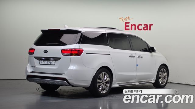 Kia Canival 2015 — photo 2