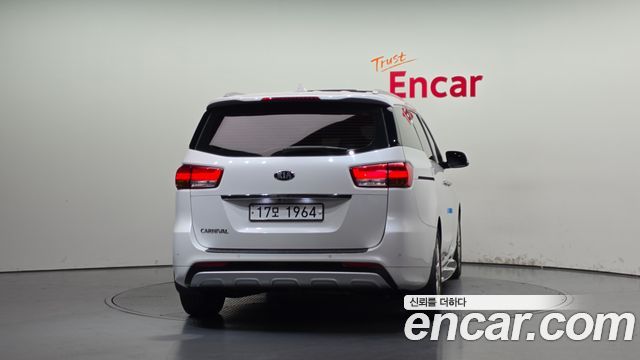 Kia Canival 2015 — photo 4