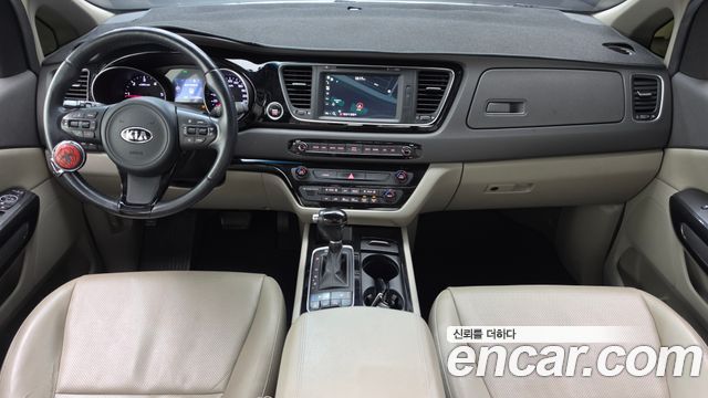 Kia Canival 2015 — photo 7