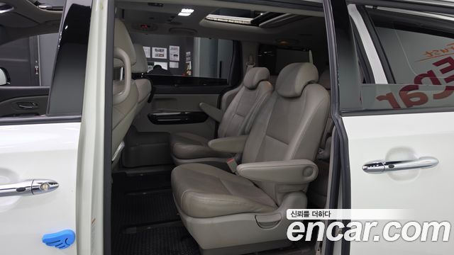 Kia Canival 2015 — photo 11