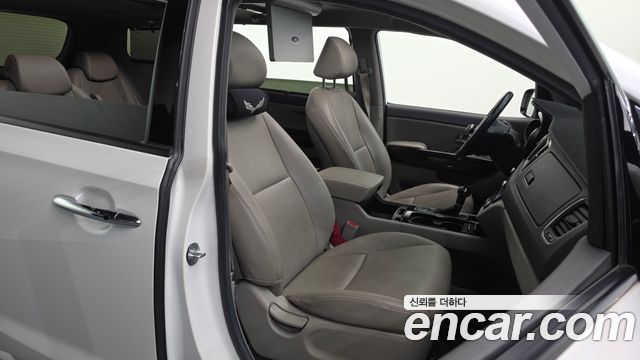 Kia Canival 2015 — photo 12