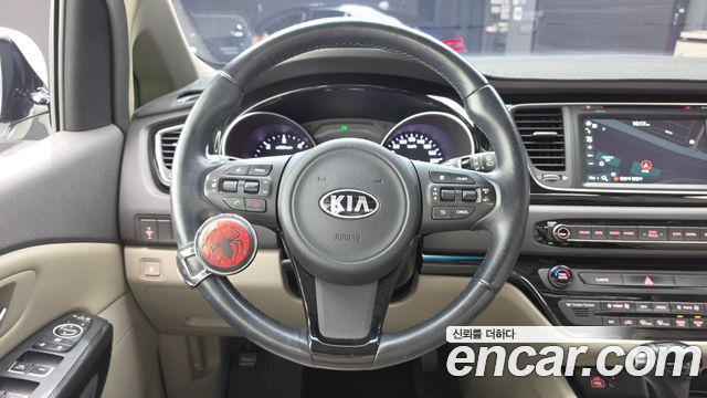 Kia Canival 2015 — photo 13