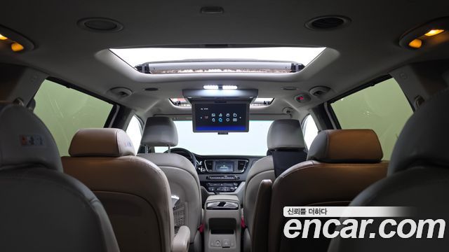 Kia Canival 2015 — photo 20