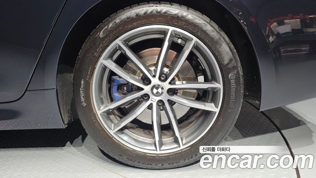 BMW 5-Series 2023 — photo 10