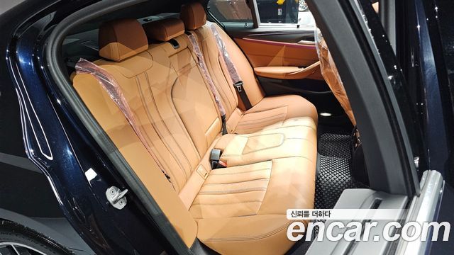 BMW 5-Series 2023 — photo 17