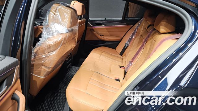 BMW 5-Series 2023 — photo 18